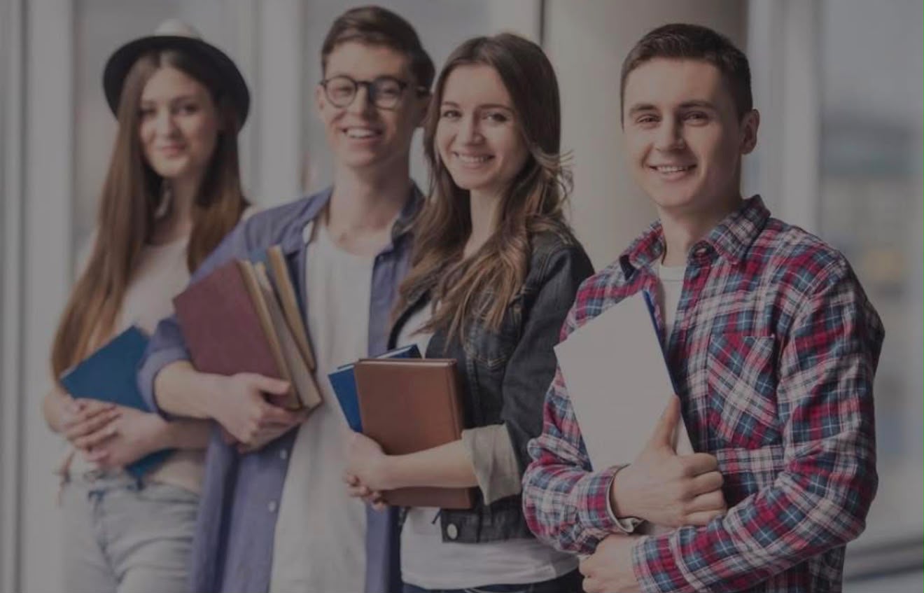 Consultant meeting with student to discuss UK university options